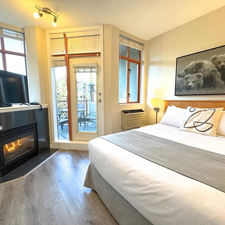 Alpenglow Lodge By Mva Whistler Exterior photo