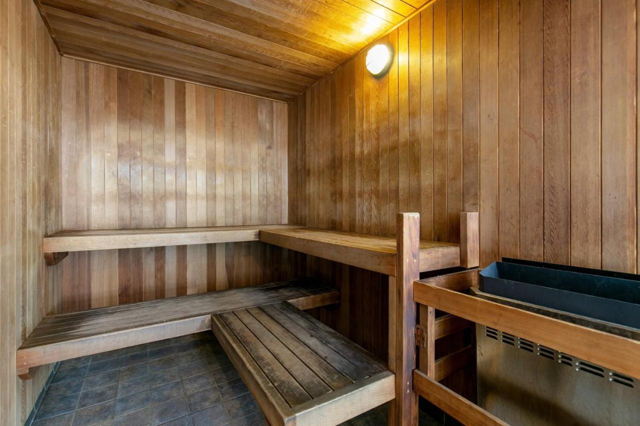 Alpenglow Lodge By Mva Whistler Exterior photo