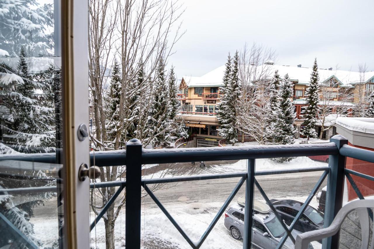 Alpenglow Lodge By Mva Whistler Exterior photo