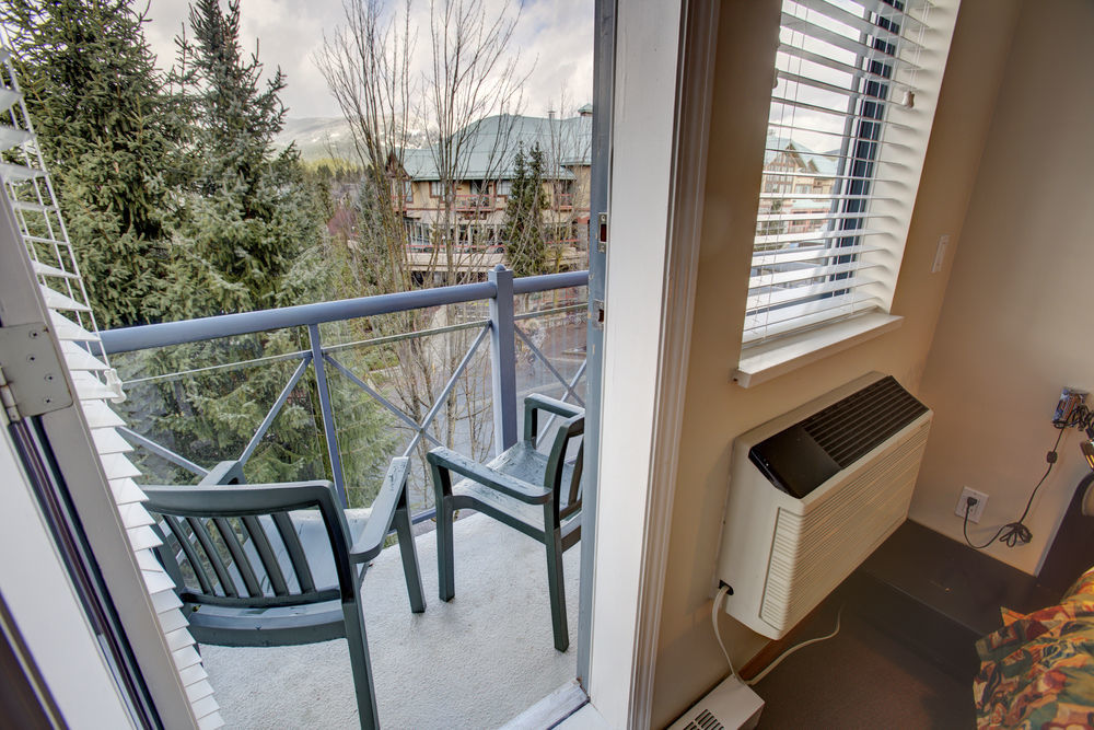 Alpenglow Lodge By Mva Whistler Exterior photo