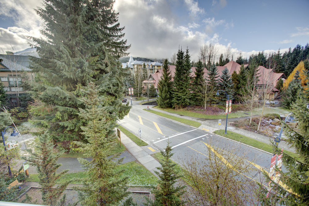 Alpenglow Lodge By Mva Whistler Exterior photo