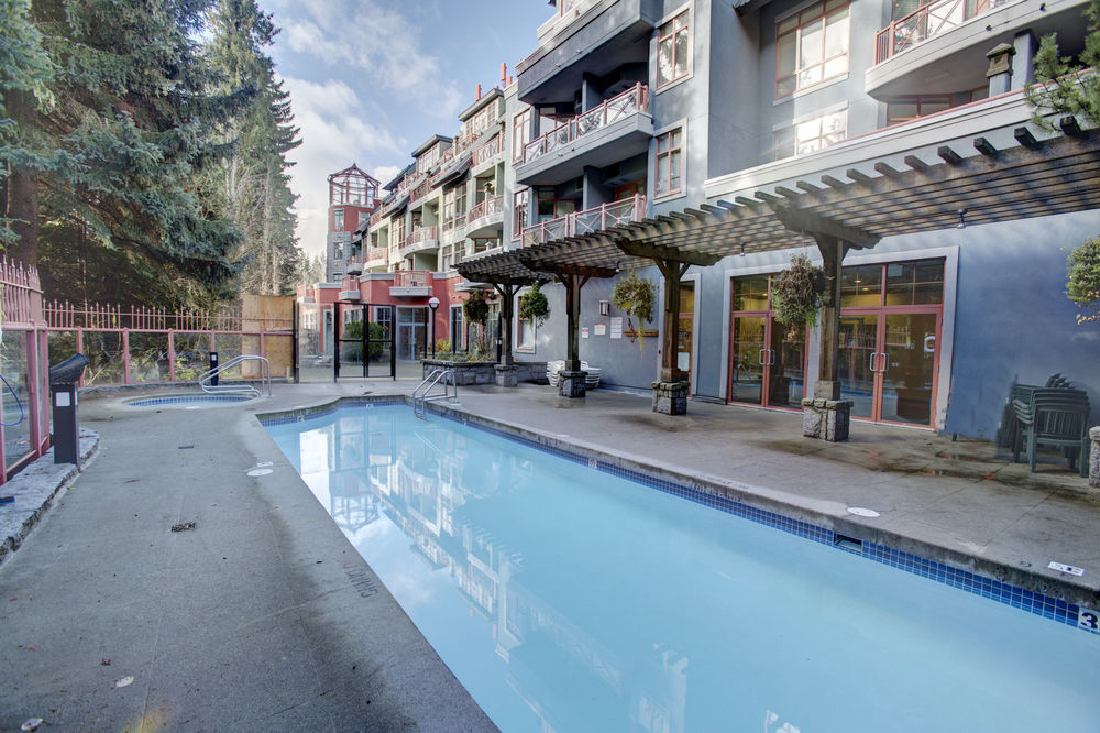 Alpenglow Lodge By Mva Whistler Exterior photo