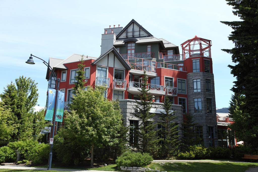 Alpenglow Lodge By Mva Whistler Exterior photo