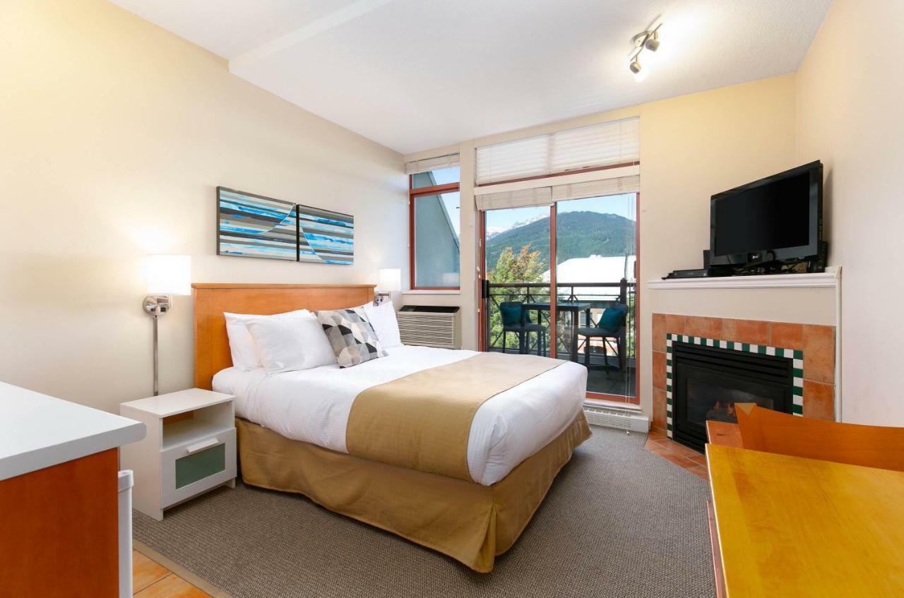 Alpenglow Lodge By Mva Whistler Exterior photo